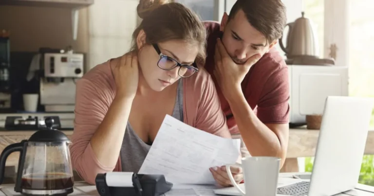 Taxas escondidas: veja o que observar antes de escolher uma corretora