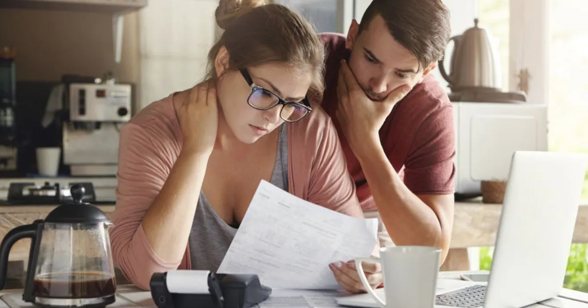 Taxas escondidas: veja o que observar antes de escolher uma corretora